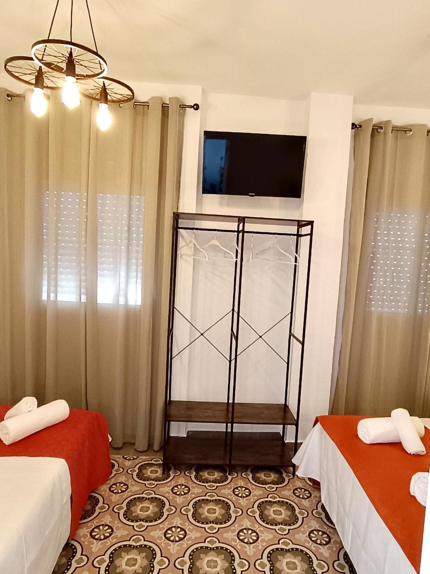 Hostal Casa Blanca Seville Exterior photo