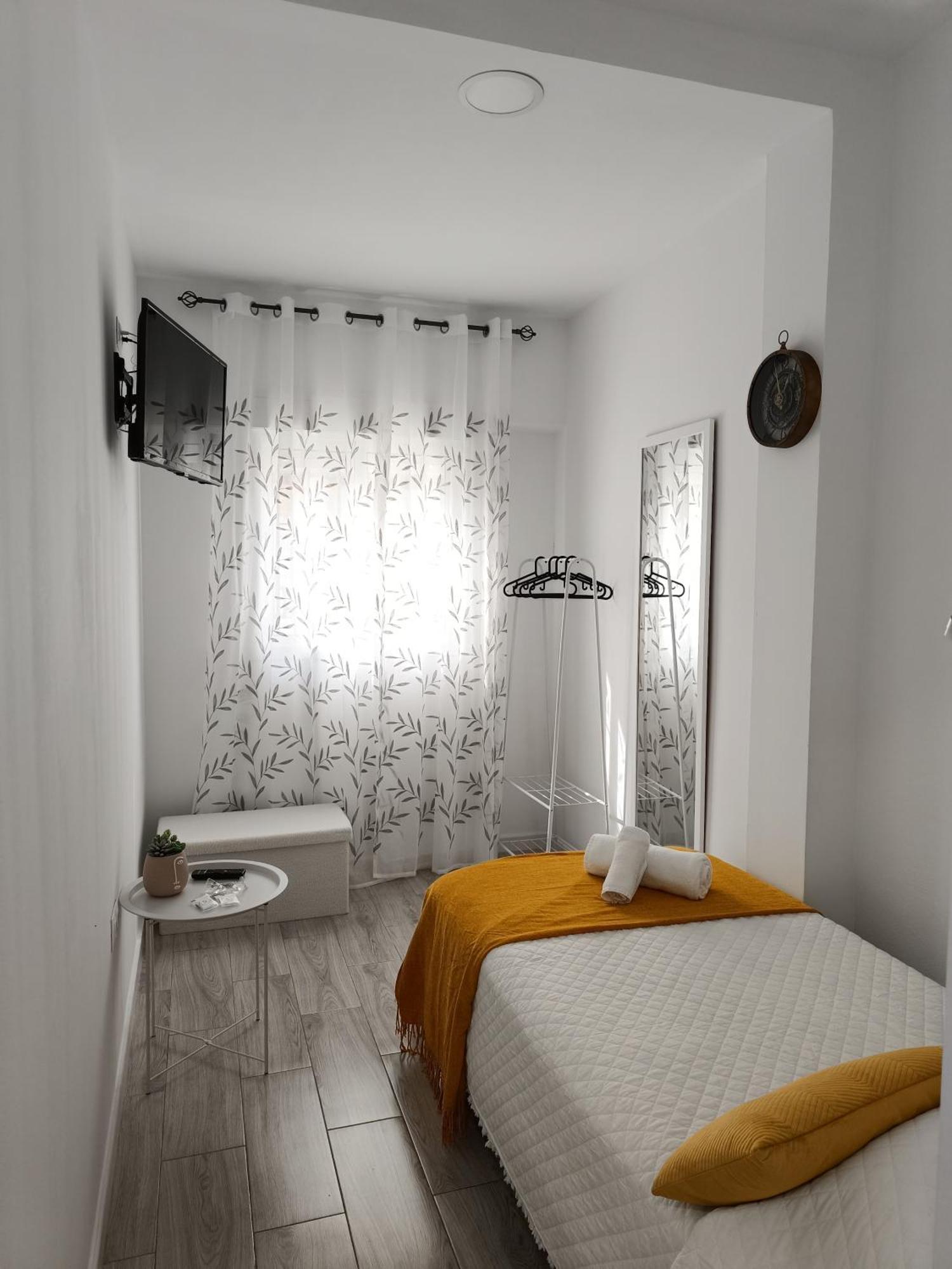 Hostal Casa Blanca Seville Exterior photo